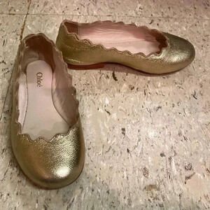 Girls CHLOE gold leather Lauren scallop ballerina flat shoe sz 25 US 8 euc
